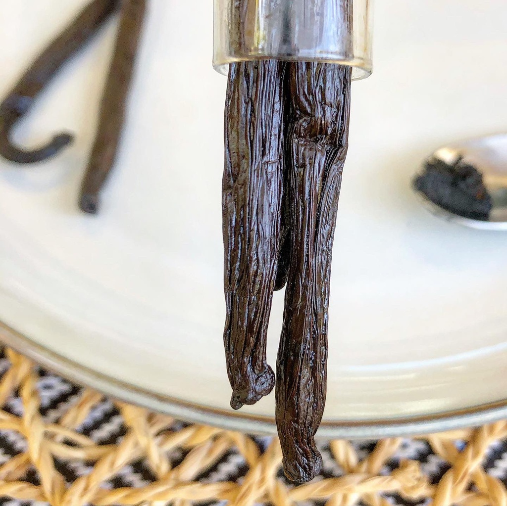 6 ORGANIC BOURBON VANILLA BEANS